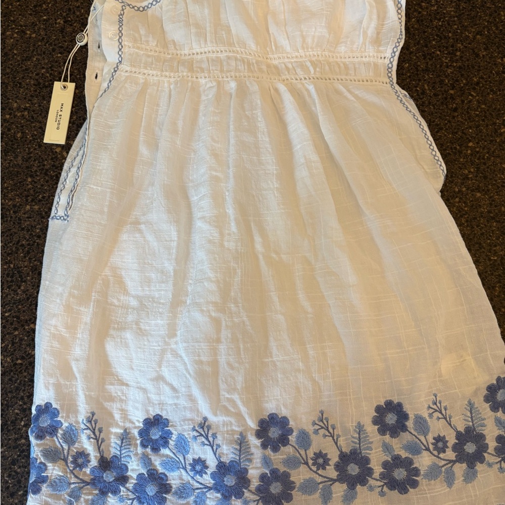Max Studio Ivory Blouse with Sky Embroidery